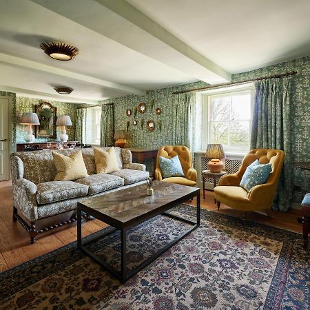 Townhouse Suites- Abbey Row マルムズベリー エクステリア 写真