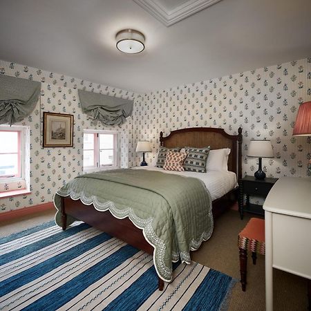 Townhouse Suites- Abbey Row マルムズベリー エクステリア 写真