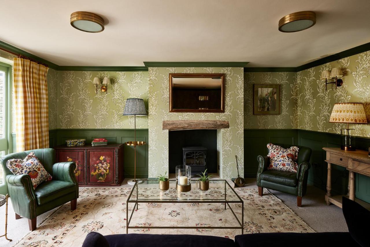 Townhouse Suites- Abbey Row マルムズベリー エクステリア 写真