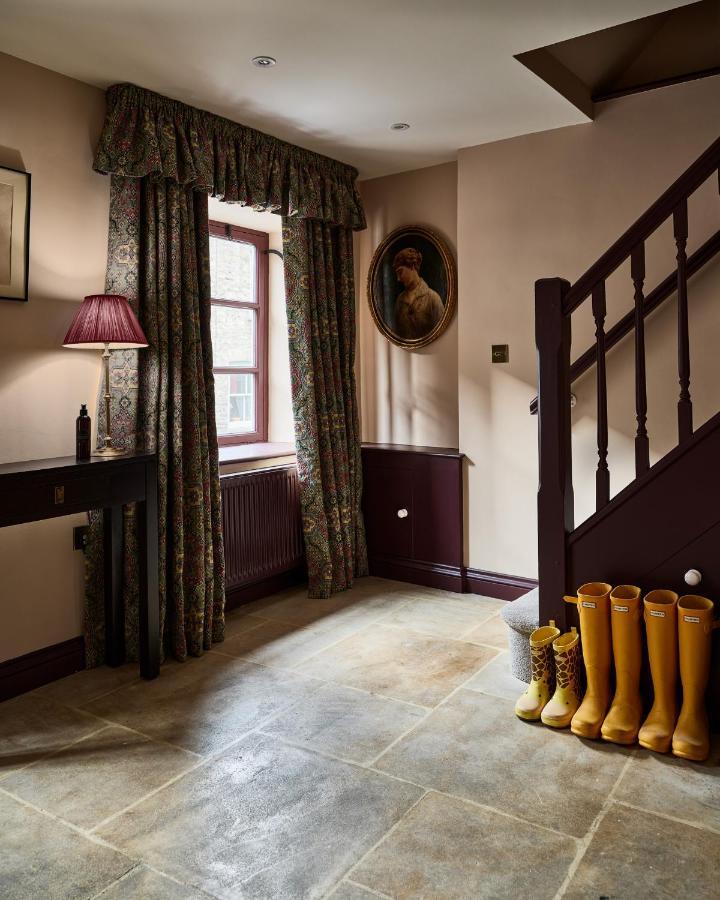 Townhouse Suites- Abbey Row マルムズベリー エクステリア 写真