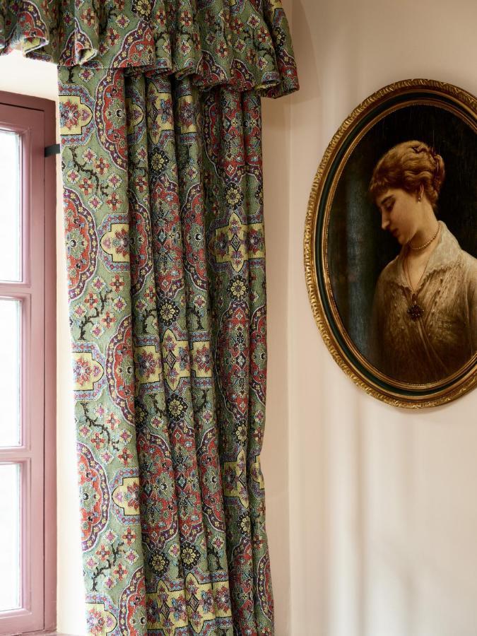 Townhouse Suites- Abbey Row マルムズベリー エクステリア 写真