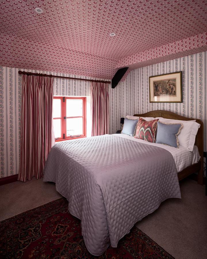 Townhouse Suites- Abbey Row マルムズベリー エクステリア 写真