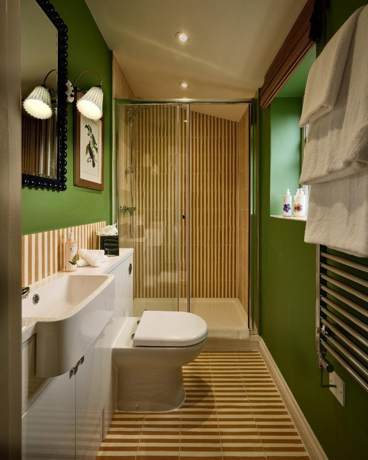 Townhouse Suites- Abbey Row マルムズベリー エクステリア 写真