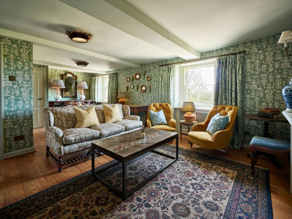 Townhouse Suites- Abbey Row マルムズベリー エクステリア 写真