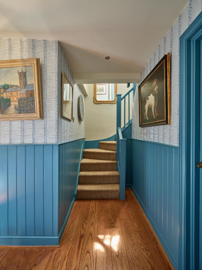 Townhouse Suites- Abbey Row マルムズベリー エクステリア 写真