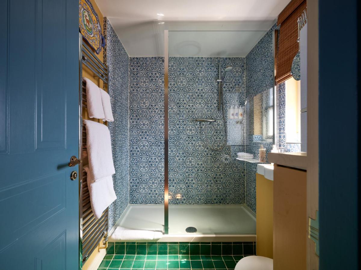 Townhouse Suites- Abbey Row マルムズベリー エクステリア 写真