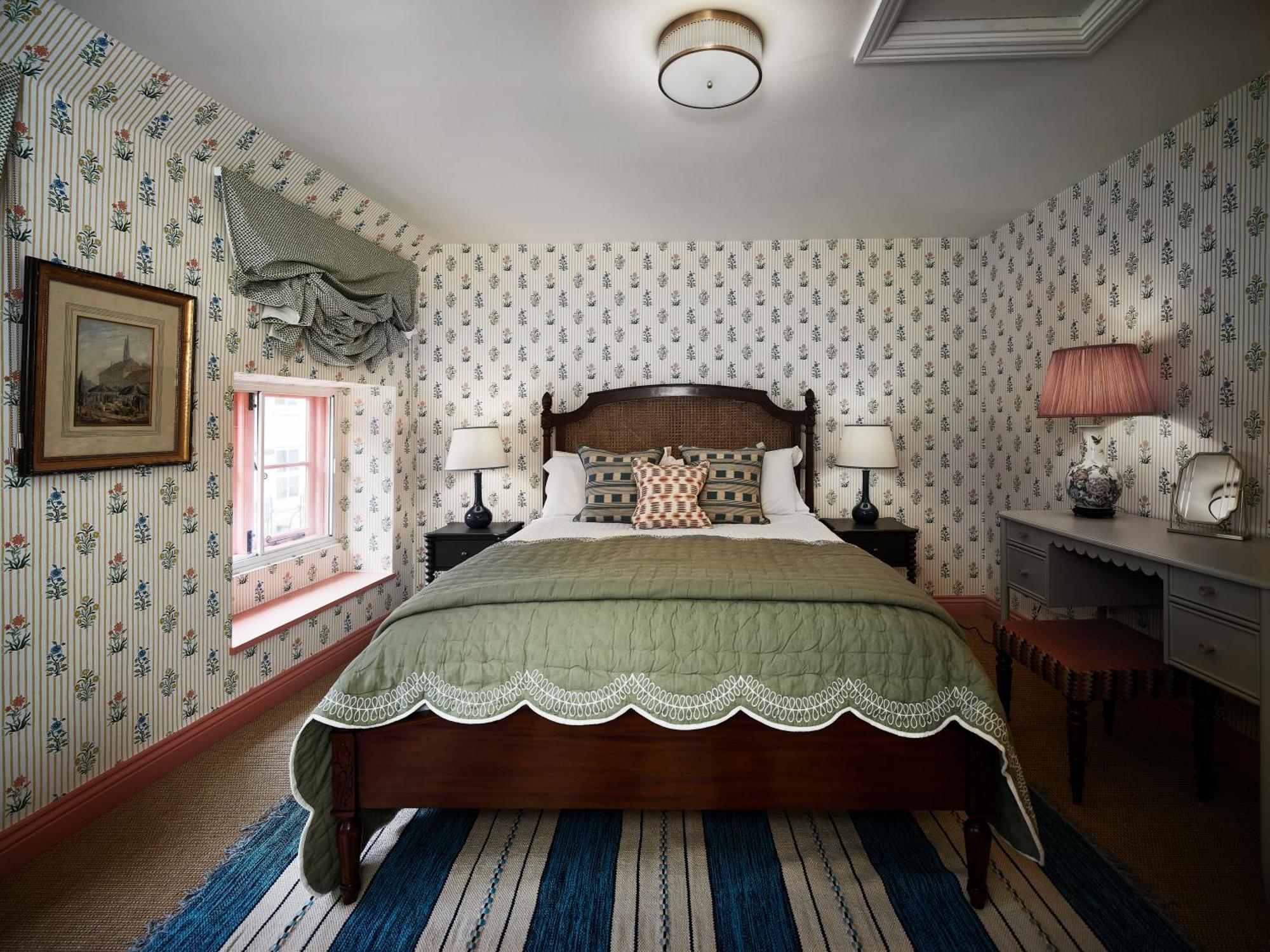 Townhouse Suites- Abbey Row マルムズベリー エクステリア 写真