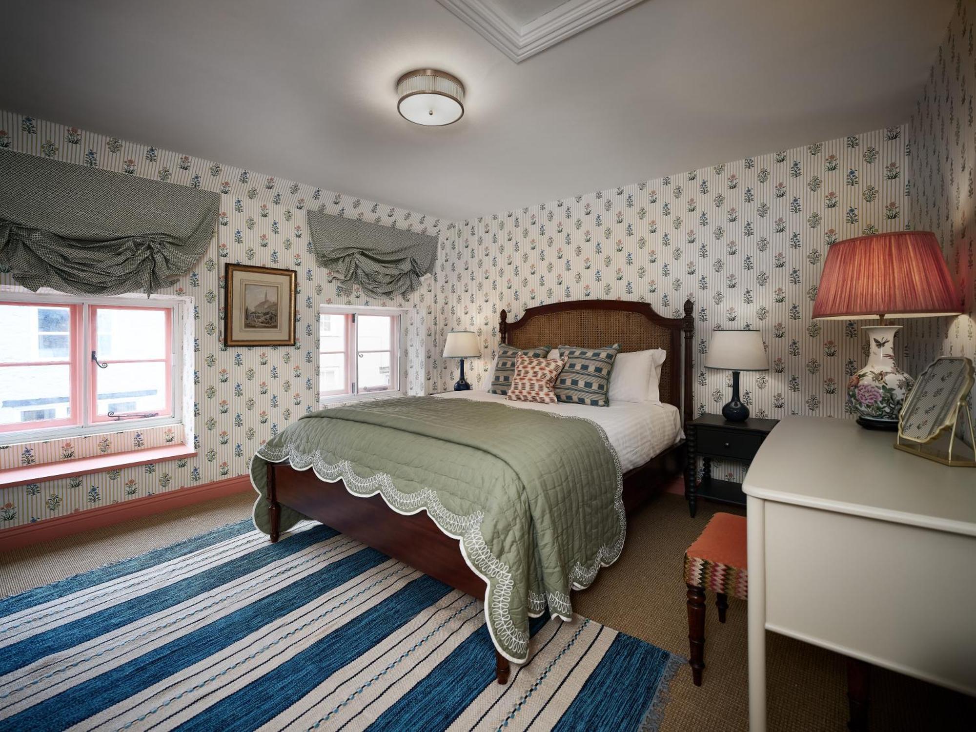 Townhouse Suites- Abbey Row マルムズベリー エクステリア 写真