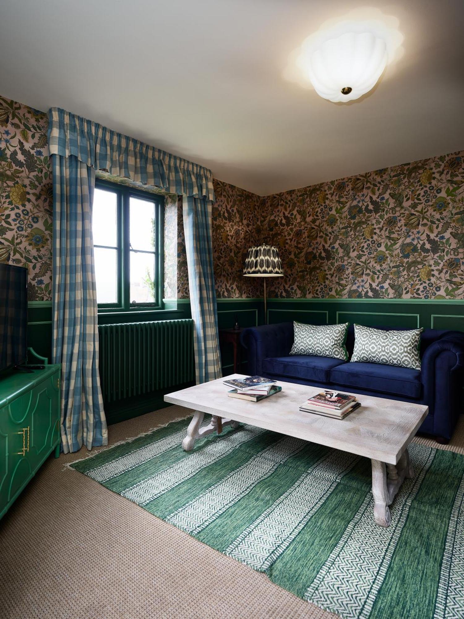 Townhouse Suites- Abbey Row マルムズベリー エクステリア 写真